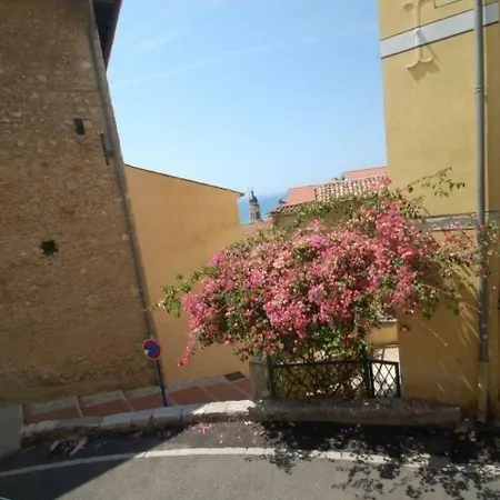 Апартаменти Joli 2 Pieces Au Calme Dans La Vieille Ville *